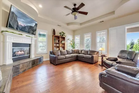 Living - 135 Glen View Ct, Copperopolis, CA 95228 photo 2 of 3