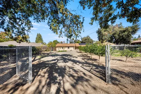 6141 Lincoln Ave, Carmichael, CA 95608