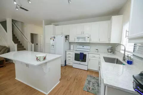 Kitchen - 2516 Maestro Way, Modesto, CA 95355 photo 4 of 5