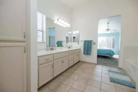 Bath - 2516 Maestro Way, Modesto, CA 95355 photo 4 of 6