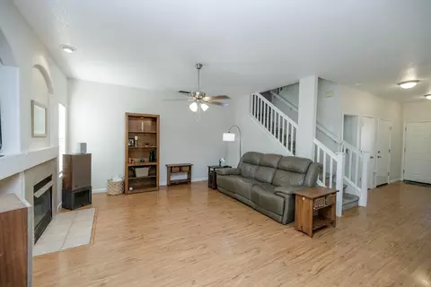Living - 2516 Maestro Way, Modesto, CA 95355 photo 7 of 9