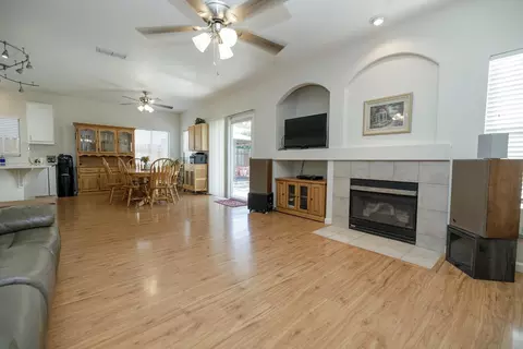 Living - 2516 Maestro Way, Modesto, CA 95355 photo 8 of 9