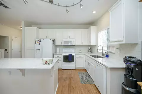 Kitchen - 2516 Maestro Way, Modesto, CA 95355 photo 3 of 5