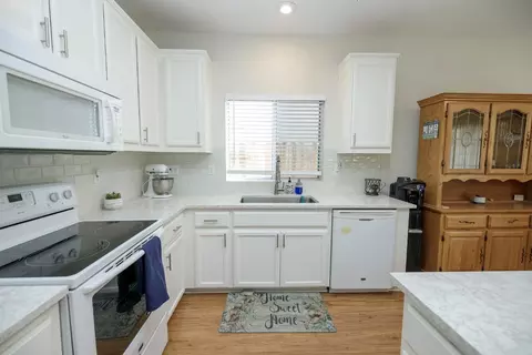 Kitchen - 2516 Maestro Way, Modesto, CA 95355 photo 5 of 5