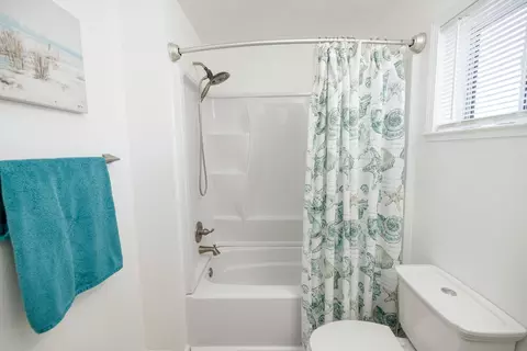 Bath - 2516 Maestro Way, Modesto, CA 95355 photo 6 of 6