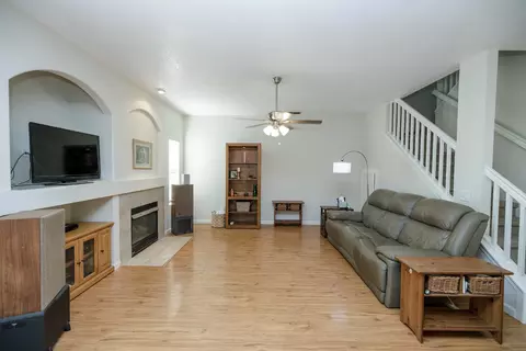 Living - 2516 Maestro Way, Modesto, CA 95355 photo 6 of 9