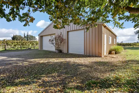 5860 E Jahant Rd, Galt, CA 95632 photo 2