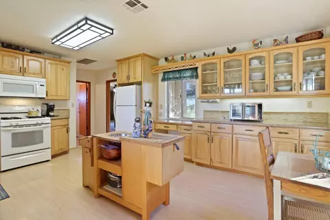 5860 E Jahant Rd, Galt, CA 95632 photo 4