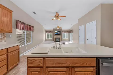 1947 Hampton, Hanford, CA 93230 photo 23