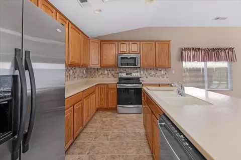 1947 Hampton, Hanford, CA 93230 photo 24