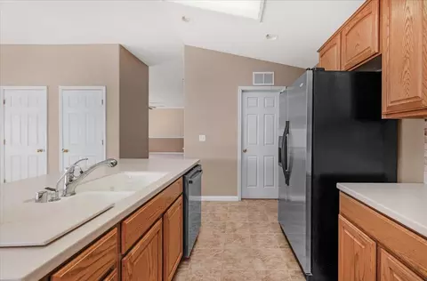 1947 Hampton, Hanford, CA 93230 photo 22