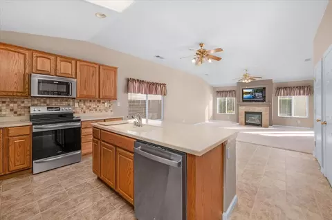 1947 Hampton, Hanford, CA 93230 photo 25