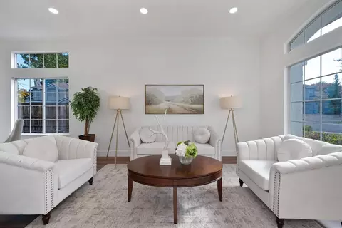 Living - 100 Donegan Ct, Folsom, CA 95630 photo 2 of 4