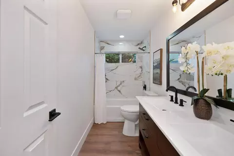 Bath - 100 Donegan Ct, Folsom, CA 95630 photo 2 of 5