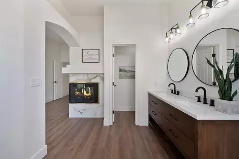 Bath - 100 Donegan Ct, Folsom, CA 95630 photo 5 of 5