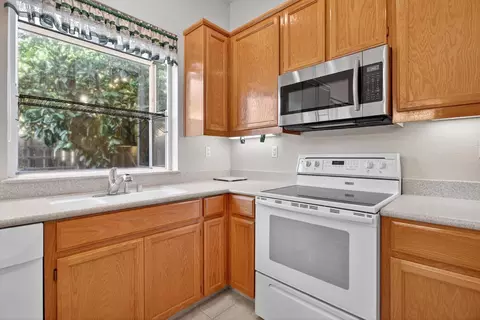 Kitchen - 3409 Sugar Oak Ct, Modesto, CA 95355 photo 3 of 3
