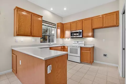 Kitchen - 3409 Sugar Oak Ct, Modesto, CA 95355 photo 2 of 3