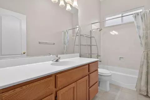 Bath - 3409 Sugar Oak Ct, Modesto, CA 95355 photo 3 of 3