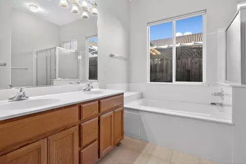 Bath - 3409 Sugar Oak Ct, Modesto, CA 95355 photo 1 of 3