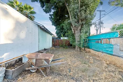 Exterior - 617 E Placid Ln, Modesto, CA 95351 photo 5 of 5