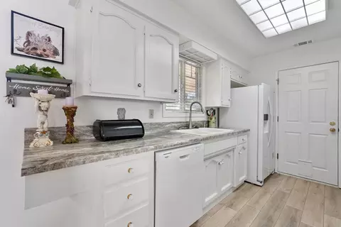 Kitchen - 21083 Crystal Falls Dr, Sonora, CA 95370 photo 3 of 3