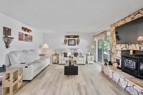 Living - 21083 Crystal Falls Dr, Sonora, CA 95370 photo 1 of 1