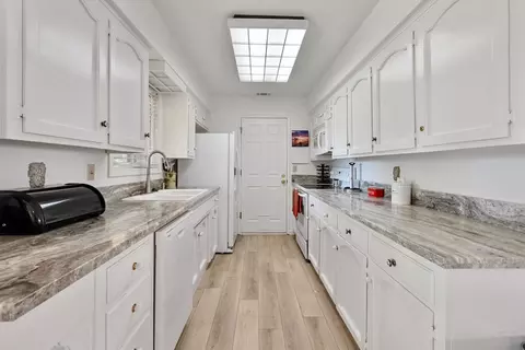 Kitchen - 21083 Crystal Falls Dr, Sonora, CA 95370 photo 1 of 3
