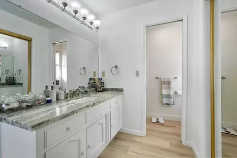 Bath - 21083 Crystal Falls Dr, Sonora, CA 95370 photo 2 of 2