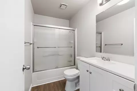 Bath - 576 Moray Way, Patterson, CA 95363 photo 2 of 2