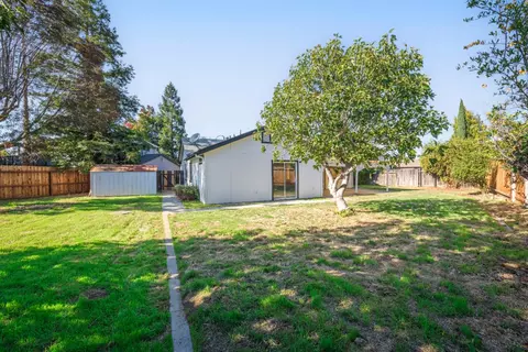 Exterior - 576 Moray Way, Patterson, CA 95363 photo 5 of 6