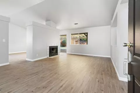 Living - 576 Moray Way, Patterson, CA 95363 photo 1 of 5