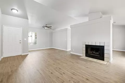 Living - 576 Moray Way, Patterson, CA 95363 photo 2 of 5