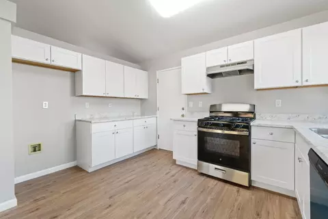 Kitchen - 576 Moray Way, Patterson, CA 95363 photo 1 of 2