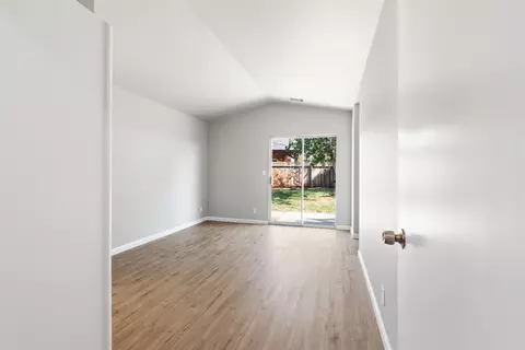 Living - 576 Moray Way, Patterson, CA 95363 photo 5 of 5