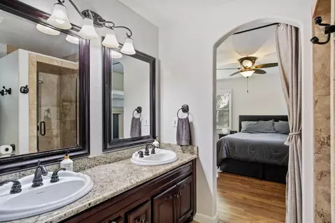 Bath - 1214 Purdue Ave, Modesto, CA 95350 photo 3 of 3