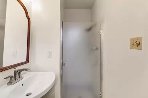 Bath - 2507 Lafayette Dr, Davis, CA 95618 photo 4 of 4