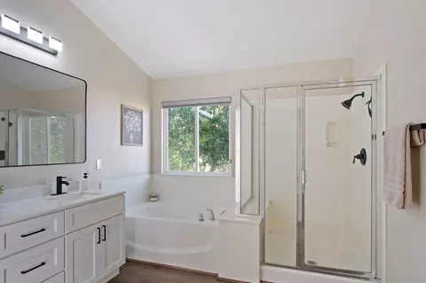 Bath - 811 Tulare Dr, Tracy, CA 95304 photo 3 of 4