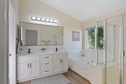 Bath - 811 Tulare Dr, Tracy, CA 95304 photo 2 of 4