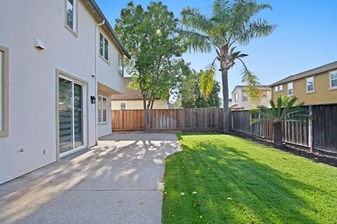 Exterior - 811 Tulare Dr, Tracy, CA 95304 photo 2 of 4