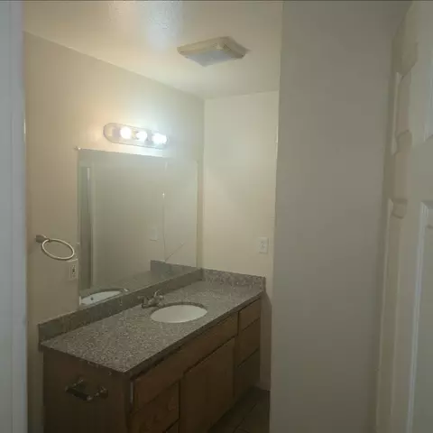 Bath - 1112 Lassen Ave, Modesto, CA 95358 photo 1 of 2