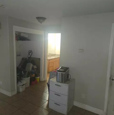 Entry Way - 1112 Lassen Ave, Modesto, CA 95358 photo 2 of 3