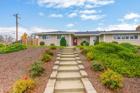 Exterior - 6420 Saint James Dr, Carmichael, CA 95608 photo 3 of 13