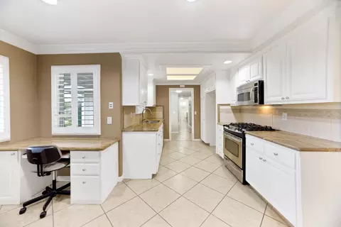 Kitchen - 6420 Saint James Dr, Carmichael, CA 95608 photo 3 of 4