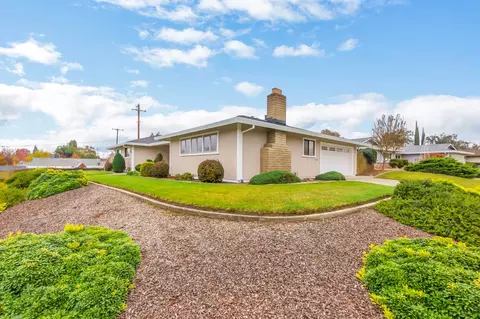Exterior - 6420 Saint James Dr, Carmichael, CA 95608 photo 10 of 13