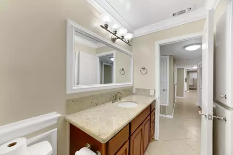 Bath - 6420 Saint James Dr, Carmichael, CA 95608 photo 2 of 3
