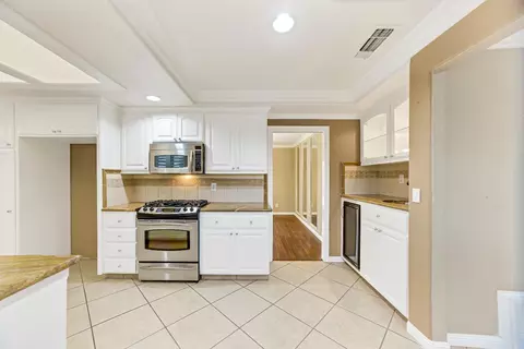 Kitchen - 6420 Saint James Dr, Carmichael, CA 95608 photo 2 of 4