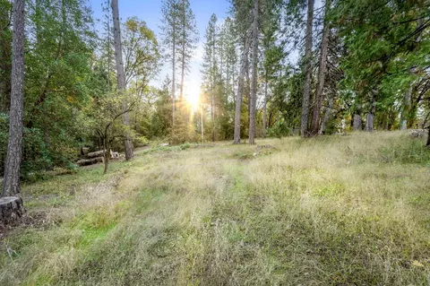 10376 Smith Rd, Grass Valley, CA 95949