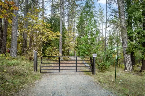 10376 Smith Rd, Grass Valley, CA 95949 photo 2