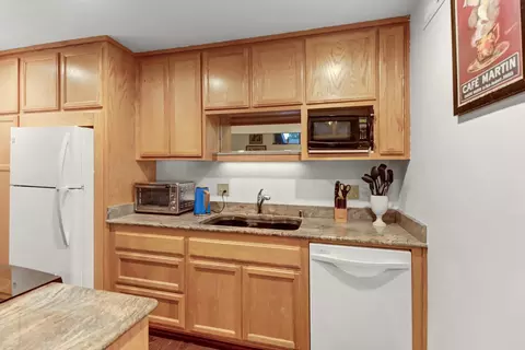 Kitchen - 3215 Bermuda Ave #3, Davis, CA 95616 photo 3 of 5