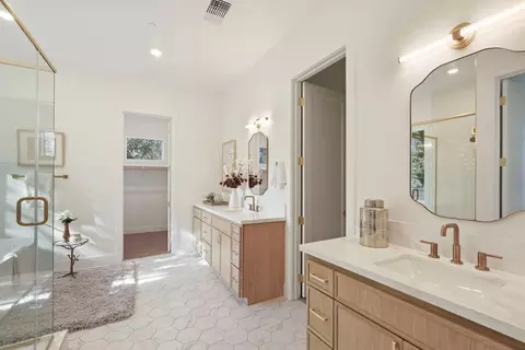 Bath - 4177 Laird Rd, Loomis, CA 95650 photo 2 of 9